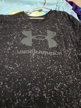Under Armour Black Speckled Logo Tee with Gray Logo